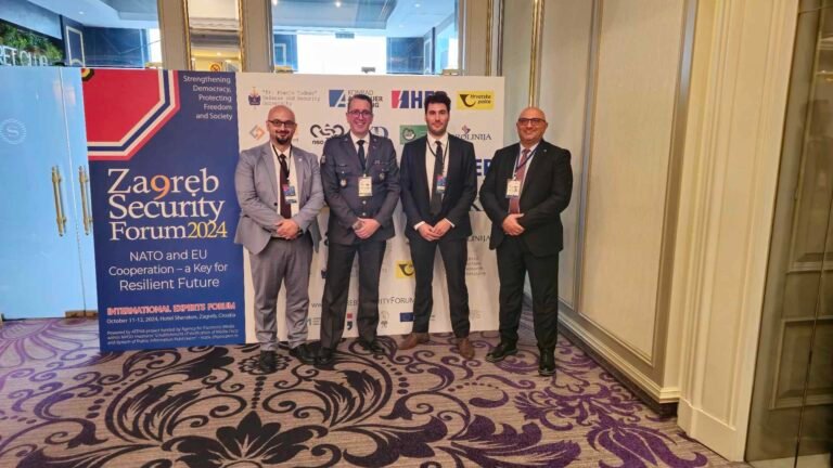 Fotografi në grup pranë panelit “Zagreb Security Forum 2024”.